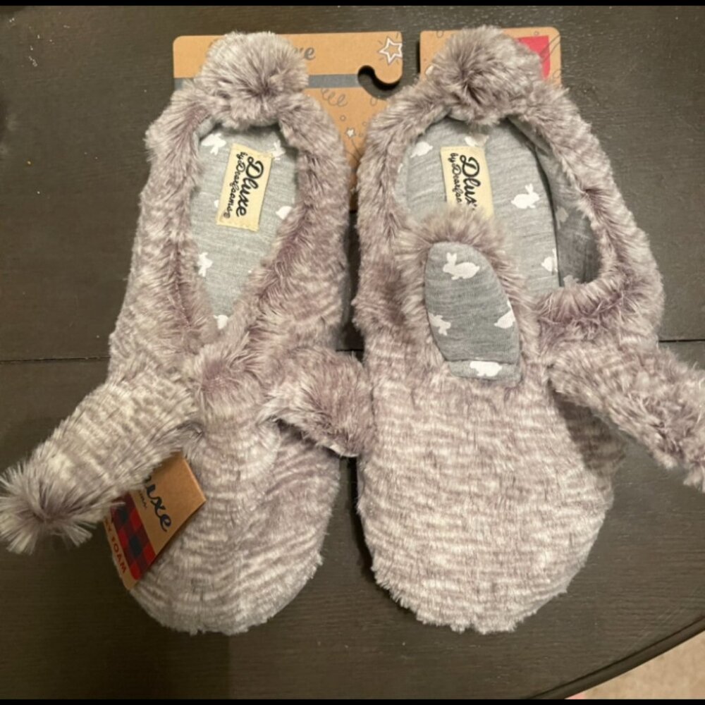 youth slippers fuzzy cozy warm memory foam perfect for winter NWT size 13/1